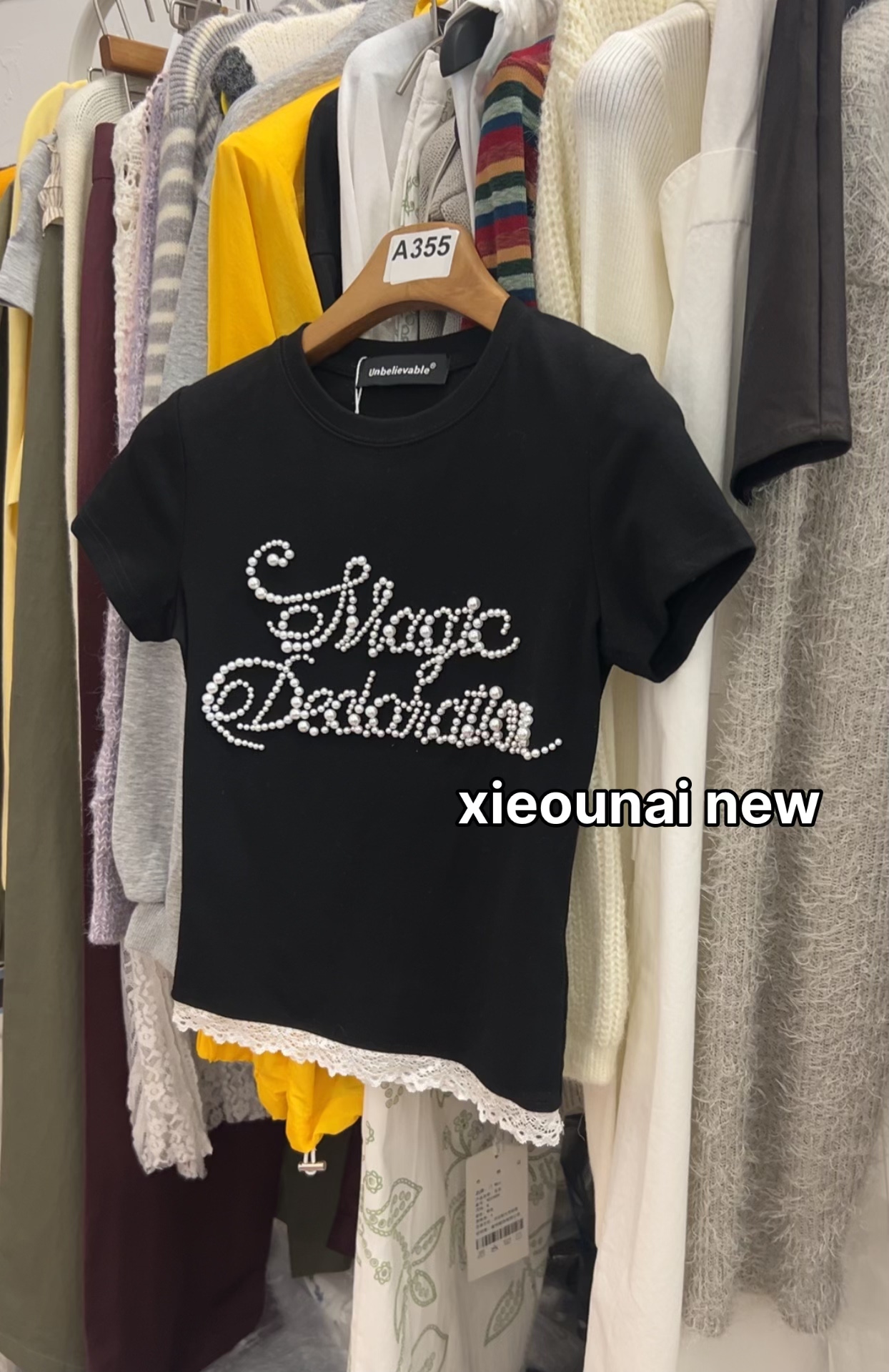 Unbelievable正版 很精致的珍珠下摆蕾丝紧身弹力黑色短袖T恤女