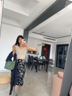 模特自留春夏新款 亮片花朵半身裙女 很洋气