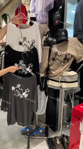 LATTE正版夏季新款 图案好看的宽松斜肩短袖T恤女