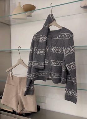 杭州NUT档口年货新款 很洋气的灰色毛衣配围巾女