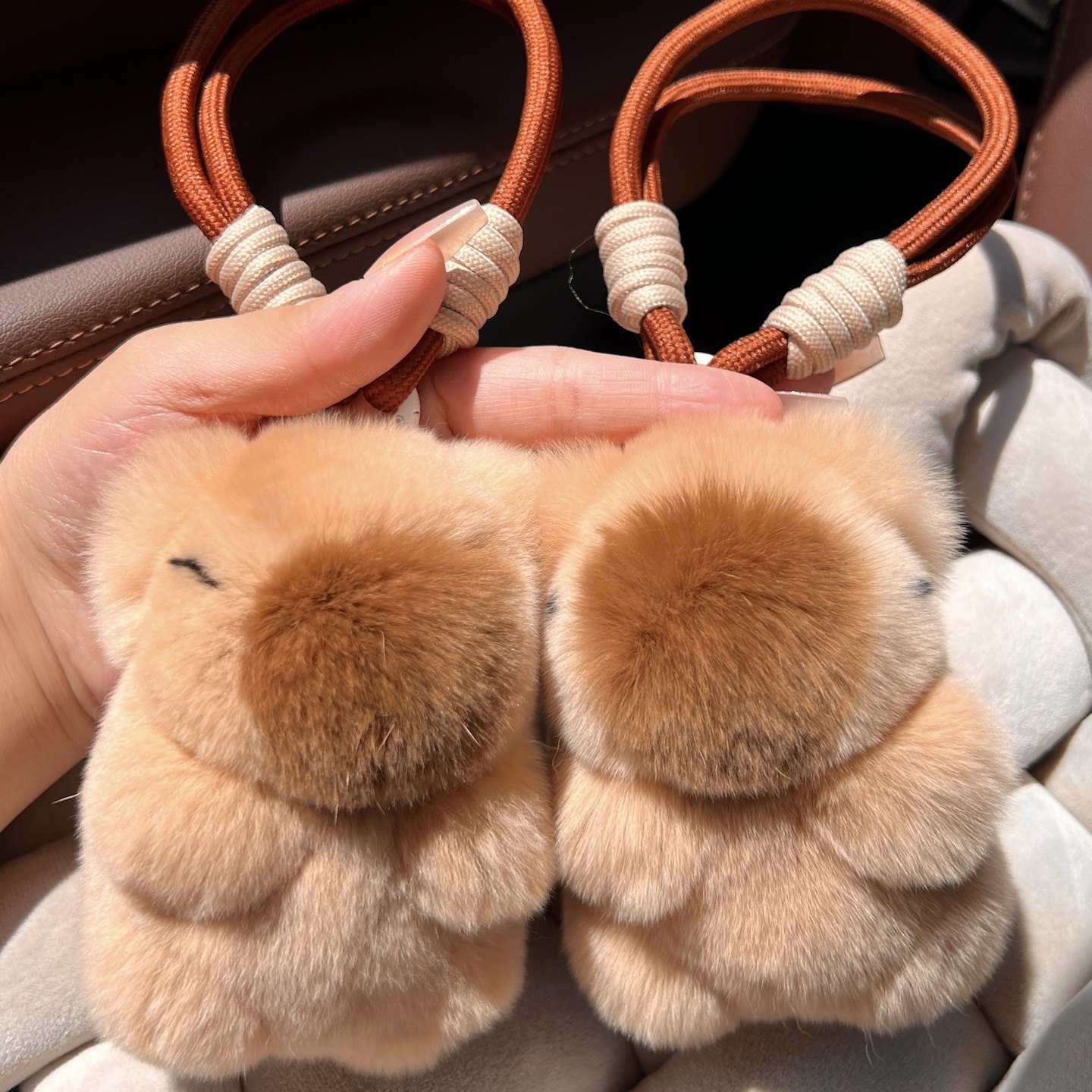 可爱真獭兔毛卡皮巴拉汽车挂件