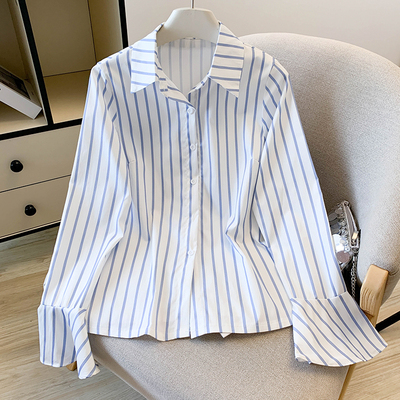 今年爆款蓝白色条纹衬衫女2025新款独特漂亮法式收腰内搭衬衣