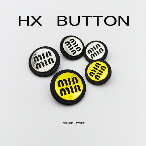 布客金属纽扣字母大衣时尚MM风衣