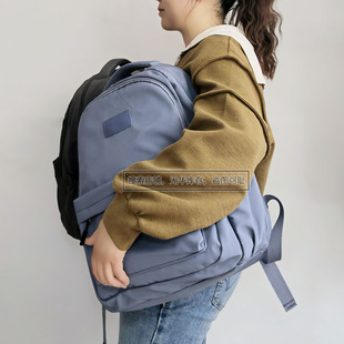 (超大容量--实物拍摄)简约超轻减负护脊学生书包轻便双肩包背包