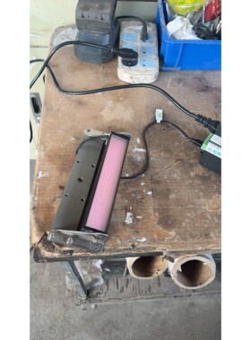 一个CST康视达灯源控制器带一个条形灯源议价