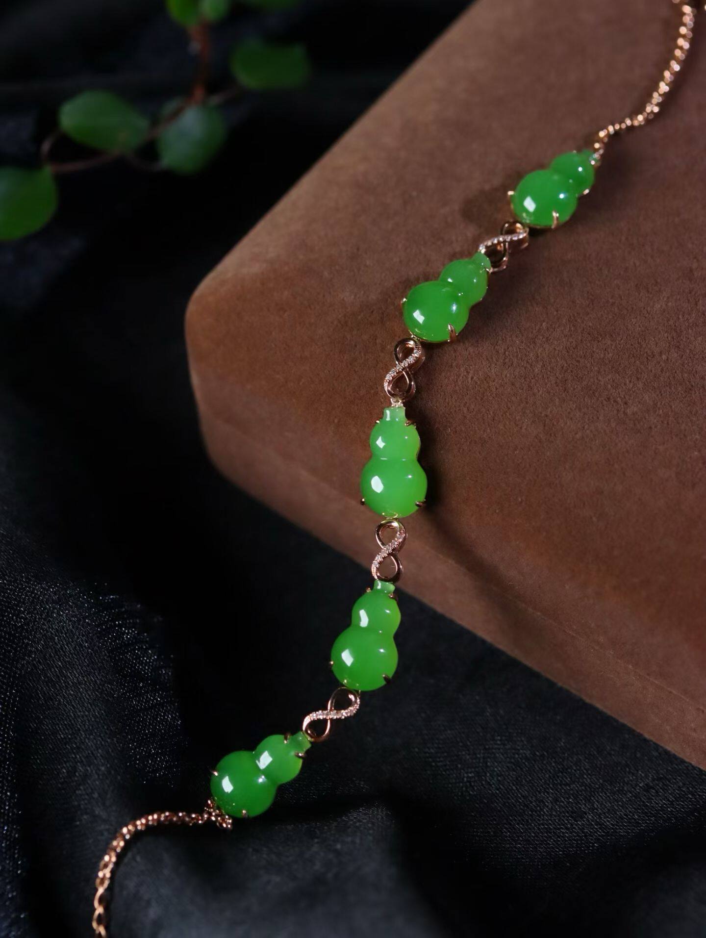 和田碧玉手链天然碧玉苹果绿手串18k金镶玉手饰女手环