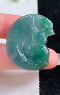 翡翠生肖兔牌天然A货蓝水料生肖兔牌吊坠男女款玉佩翡翠挂件玉石