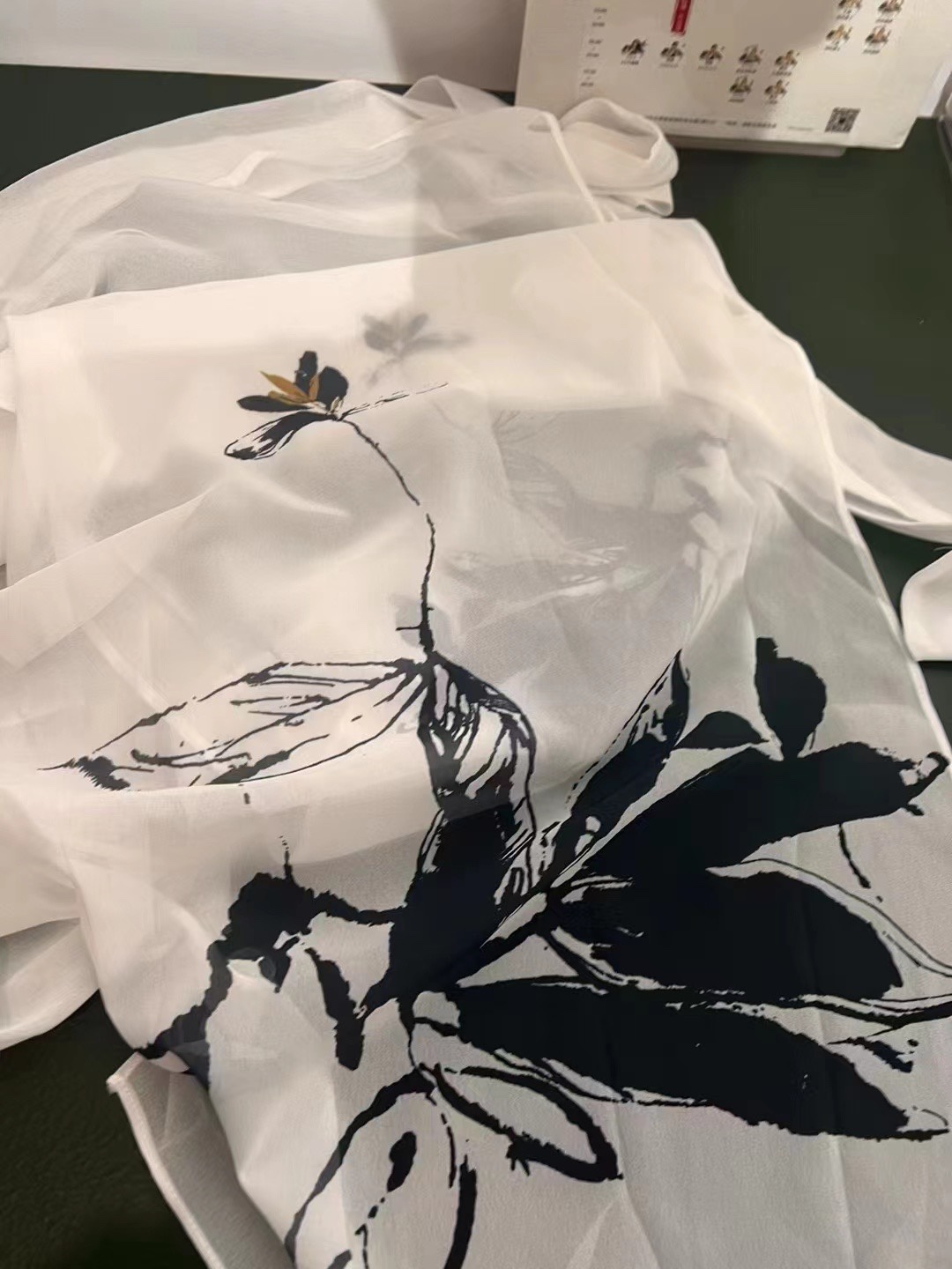 SOSO佳白色多片不規(guī)則舞蹈腰紗圍紗雪紡印花新品