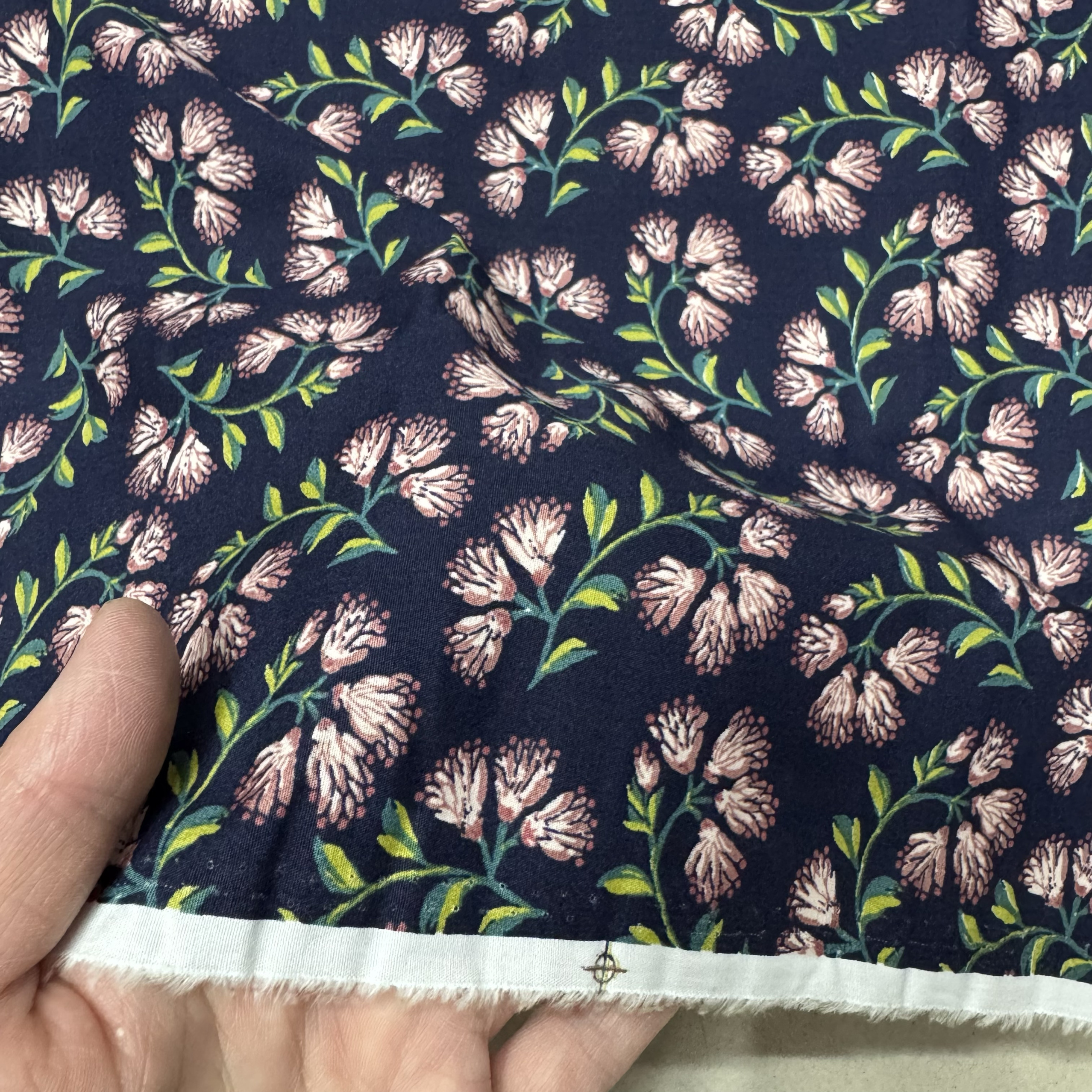 日单纯棉高密府绸深蓝碎花幅宽145cm一米165克9元半米