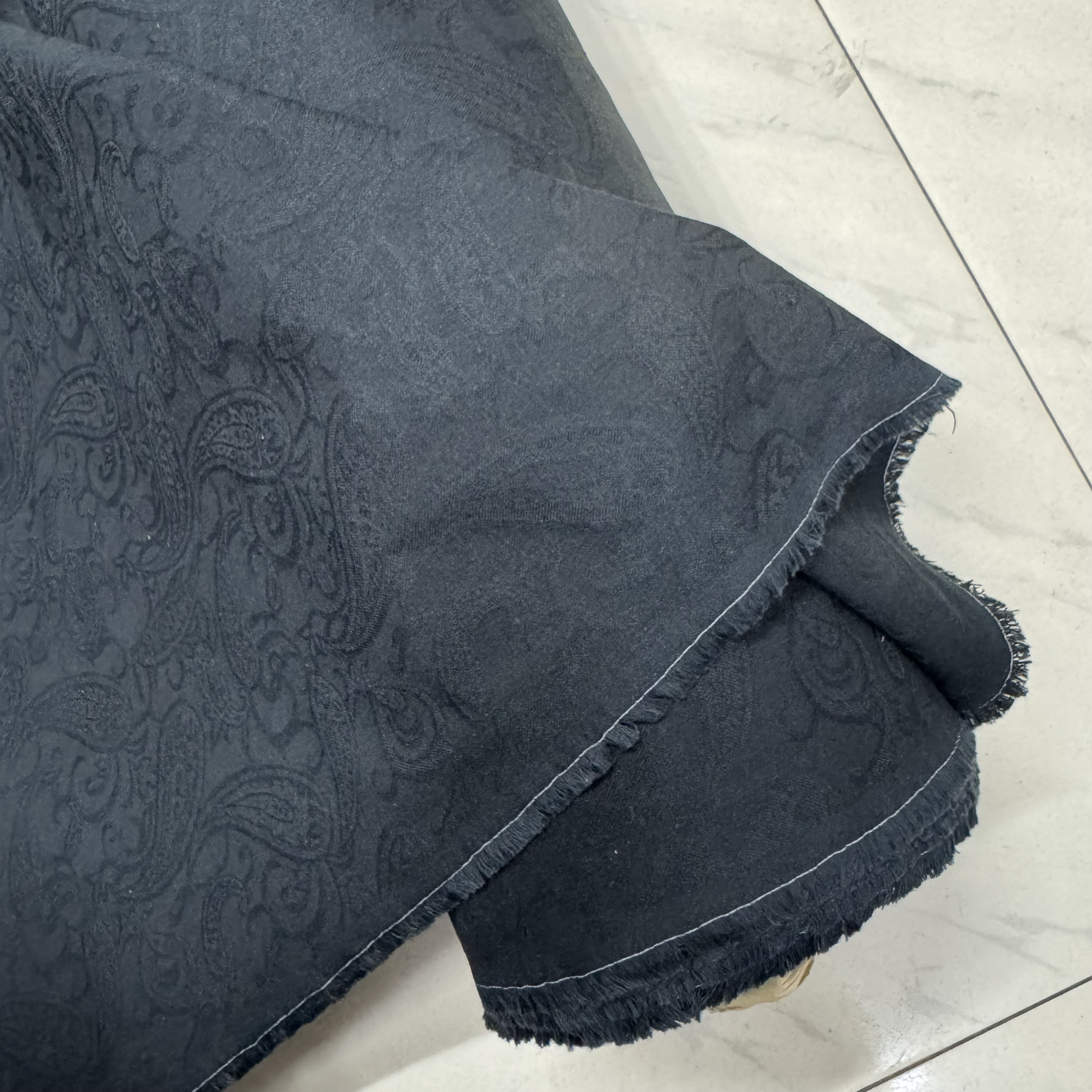 日单纯棉灰黑色提花腰果花幅宽112cm中等厚度一米170克9元半米