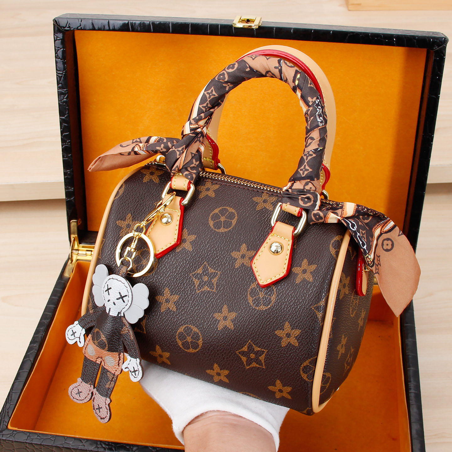 香港国际轻奢女包真皮老花个性潮流百搭时尚枕头包单肩斜挎小包包