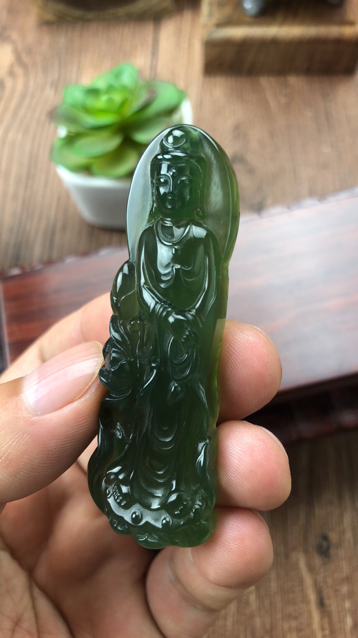 收藏级岫玉180料观音吊坠精品岫岩玉绿色观音菩萨吊坠