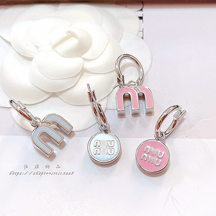 m系少女海盐彩色滴釉字母吊坠耳环女甜美百搭个性 925针耳饰买手版