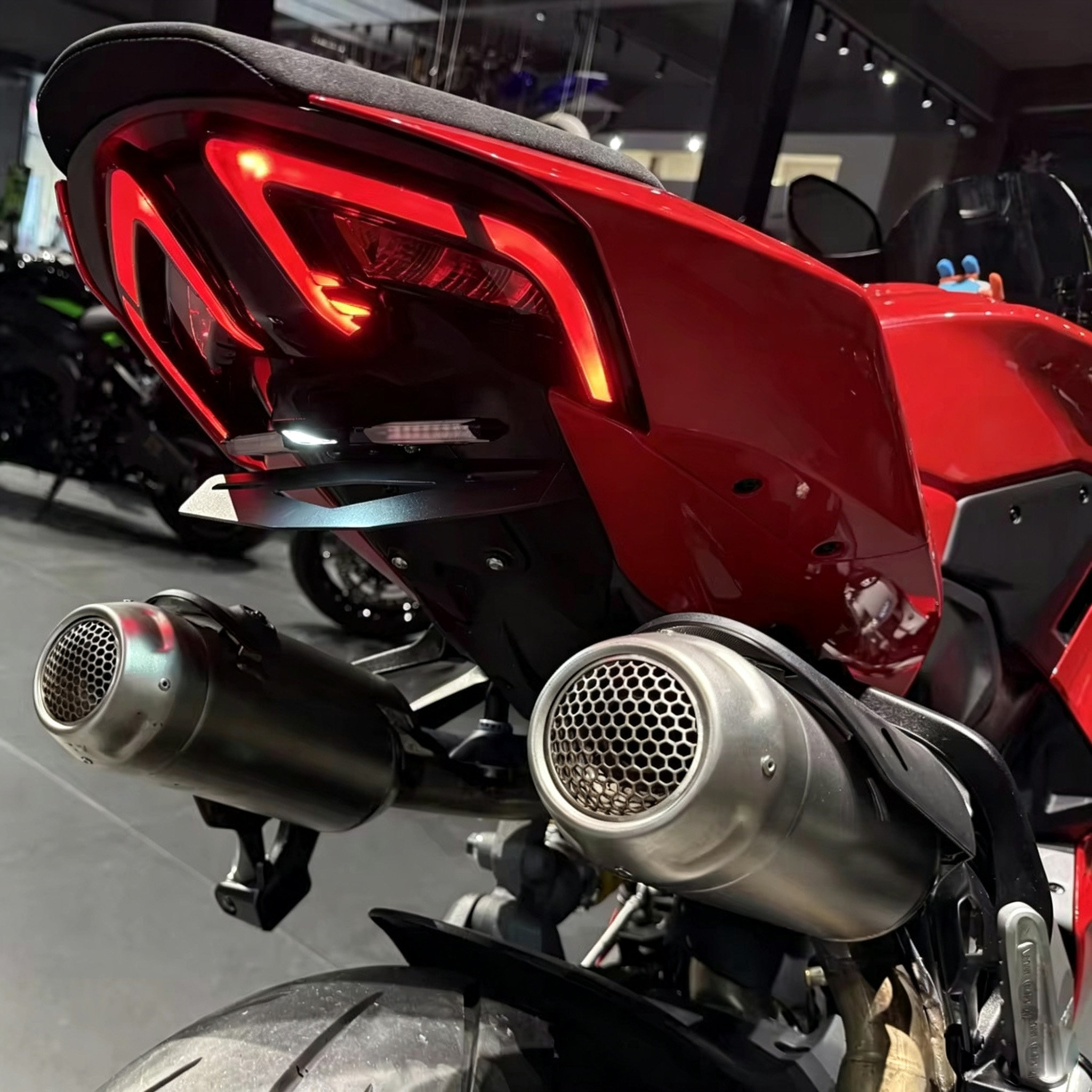 杜卡迪PanigaleV2V42025-短尾