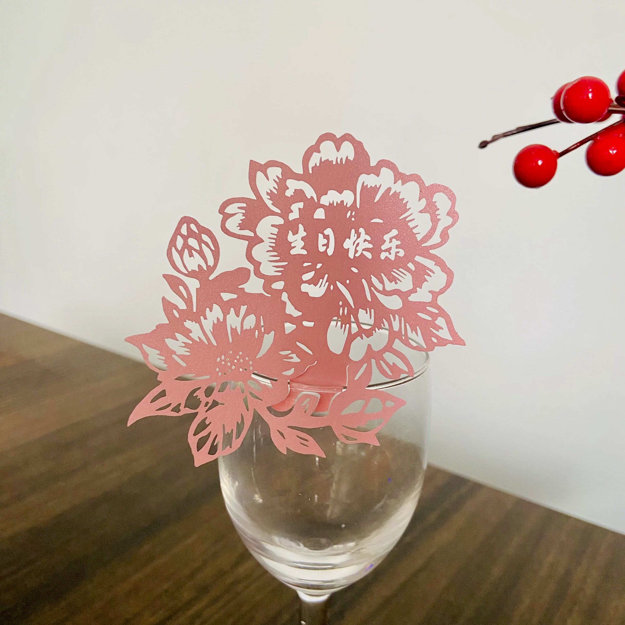镂空牡丹花婚礼酒席桌卡 创意红酒杯插卡 酒席派对座位卡片50枚