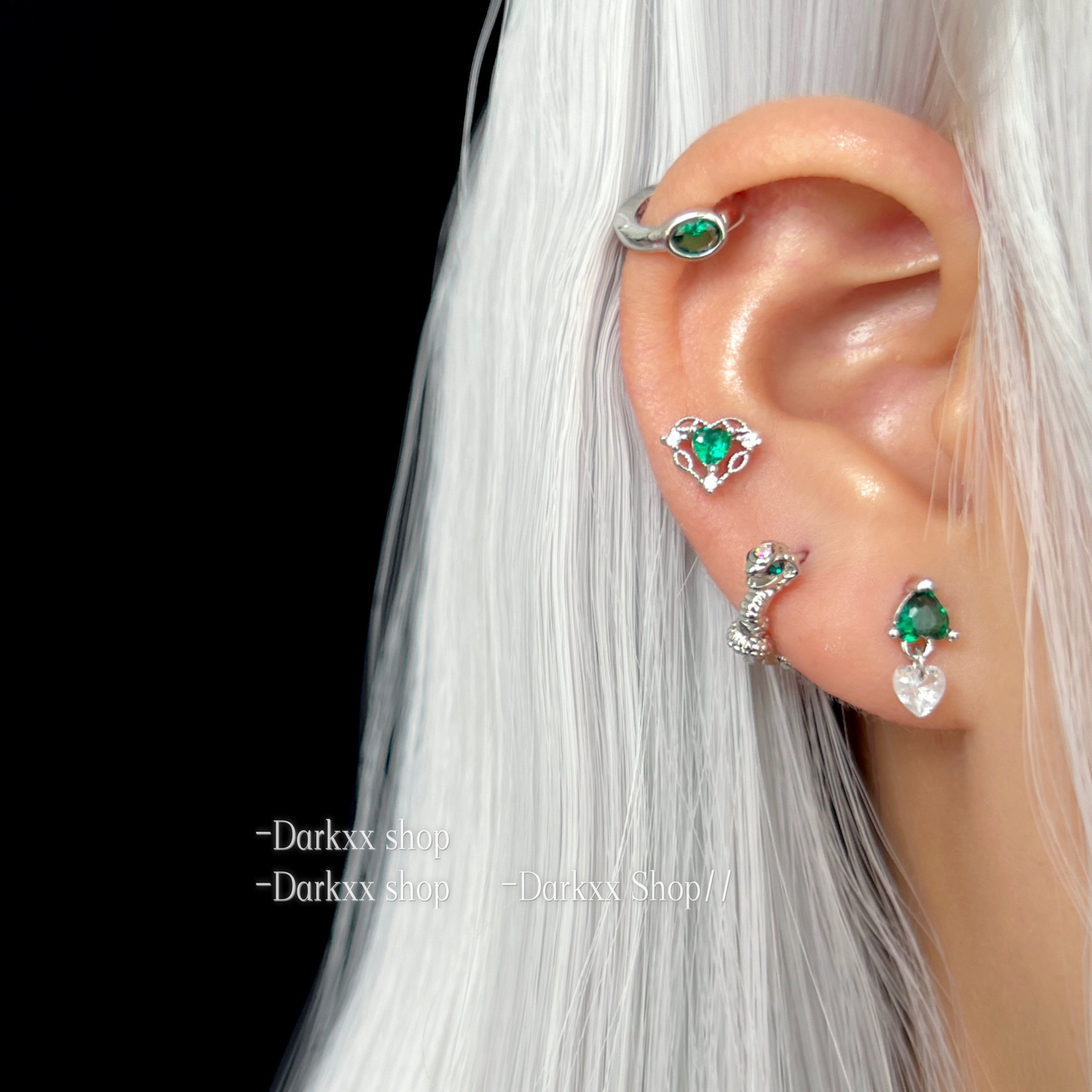 蛇缠绕圈环绿钻爱心锆石钛钢耳钉