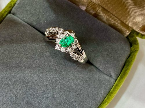 PT900镶嵌天然祖母绿时尚水滴厚金镶嵌时尚彩宝戒指木佐绿戒指女