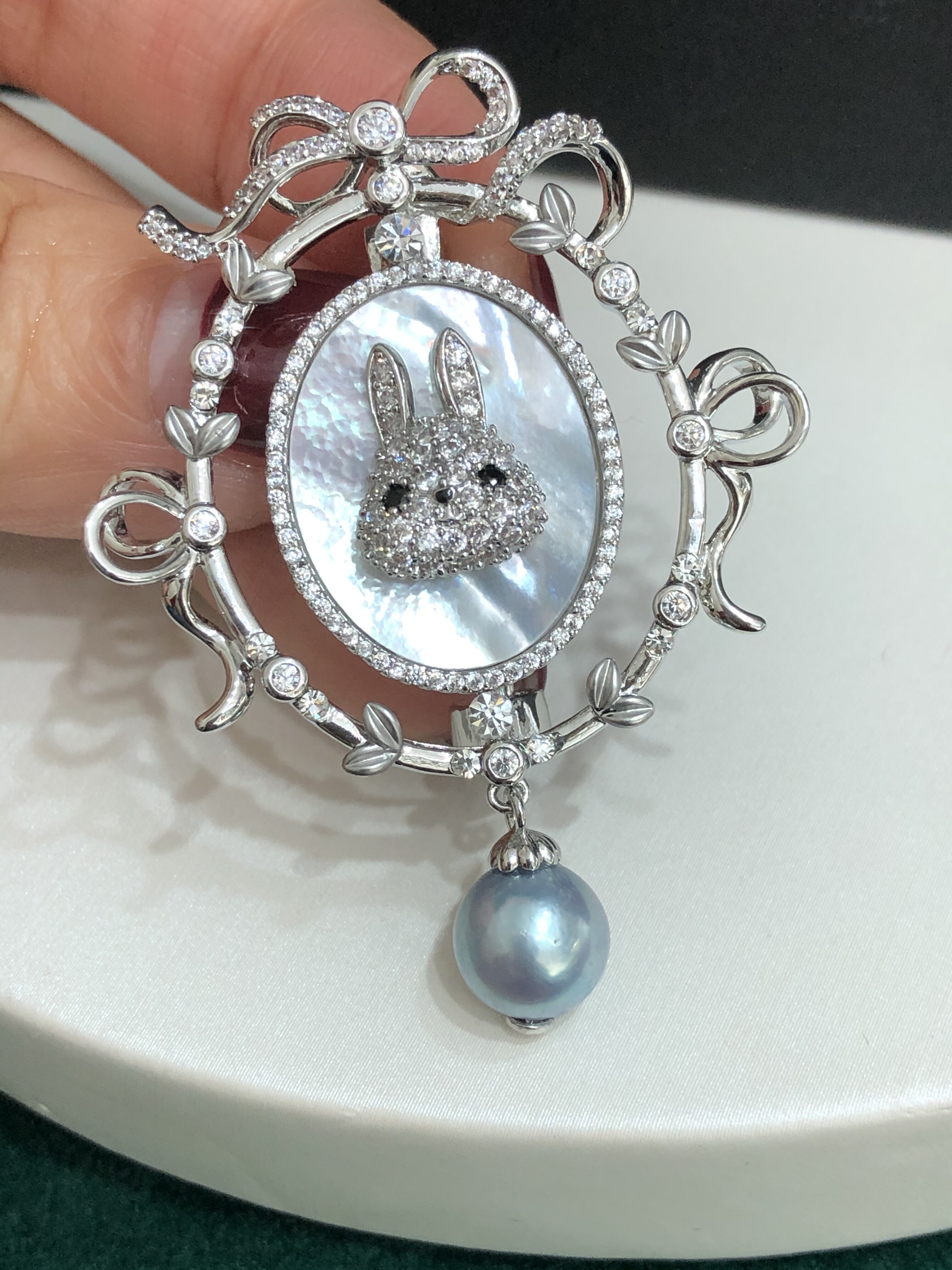 极强光日本海水真多麻8-9Mm炫彩高端珍珠胸花送礼自戴含礼盒胸花