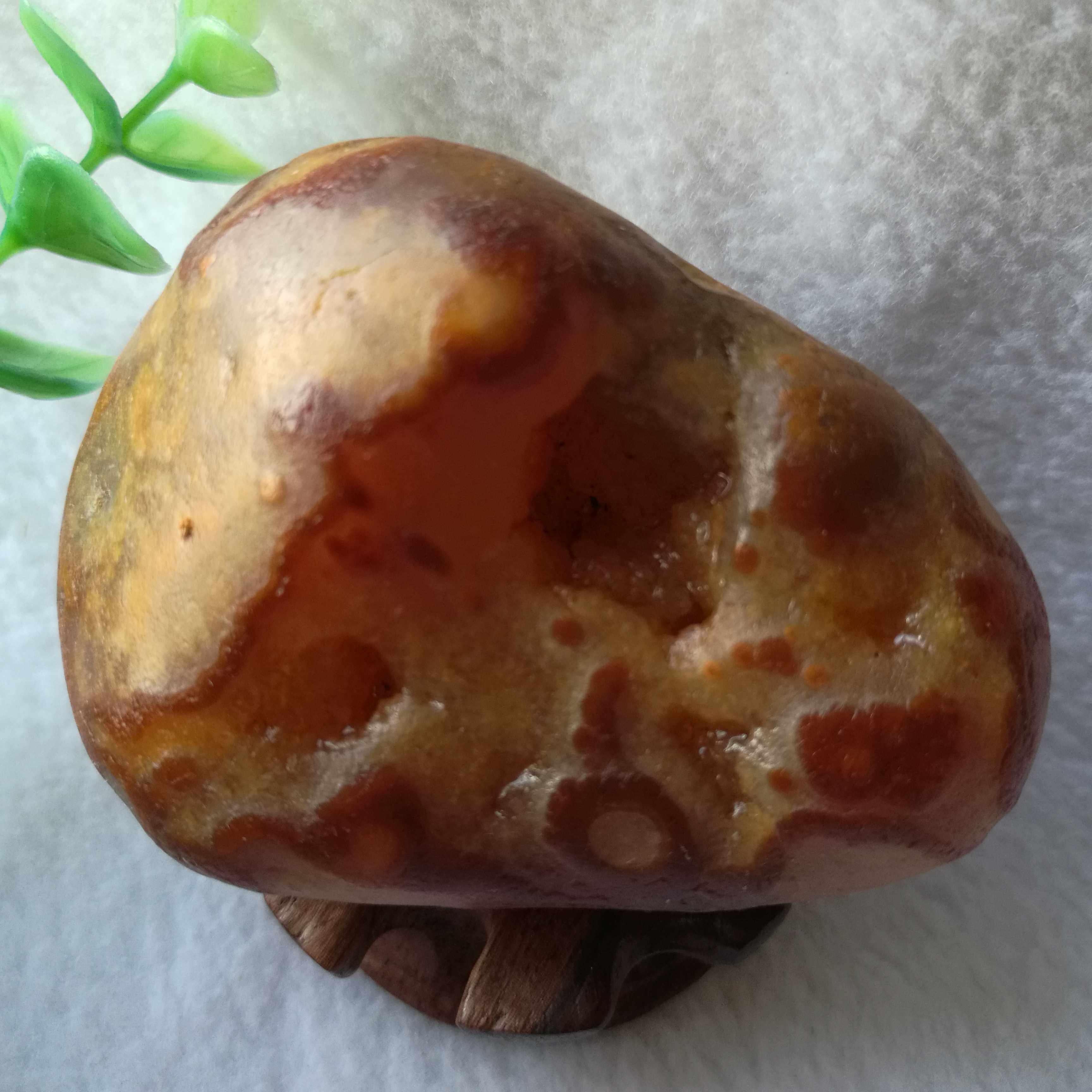 天然马岛玛瑙原石把玩件，黄金洞，黄玛瑙，洞内晶体闪亮小巧精致