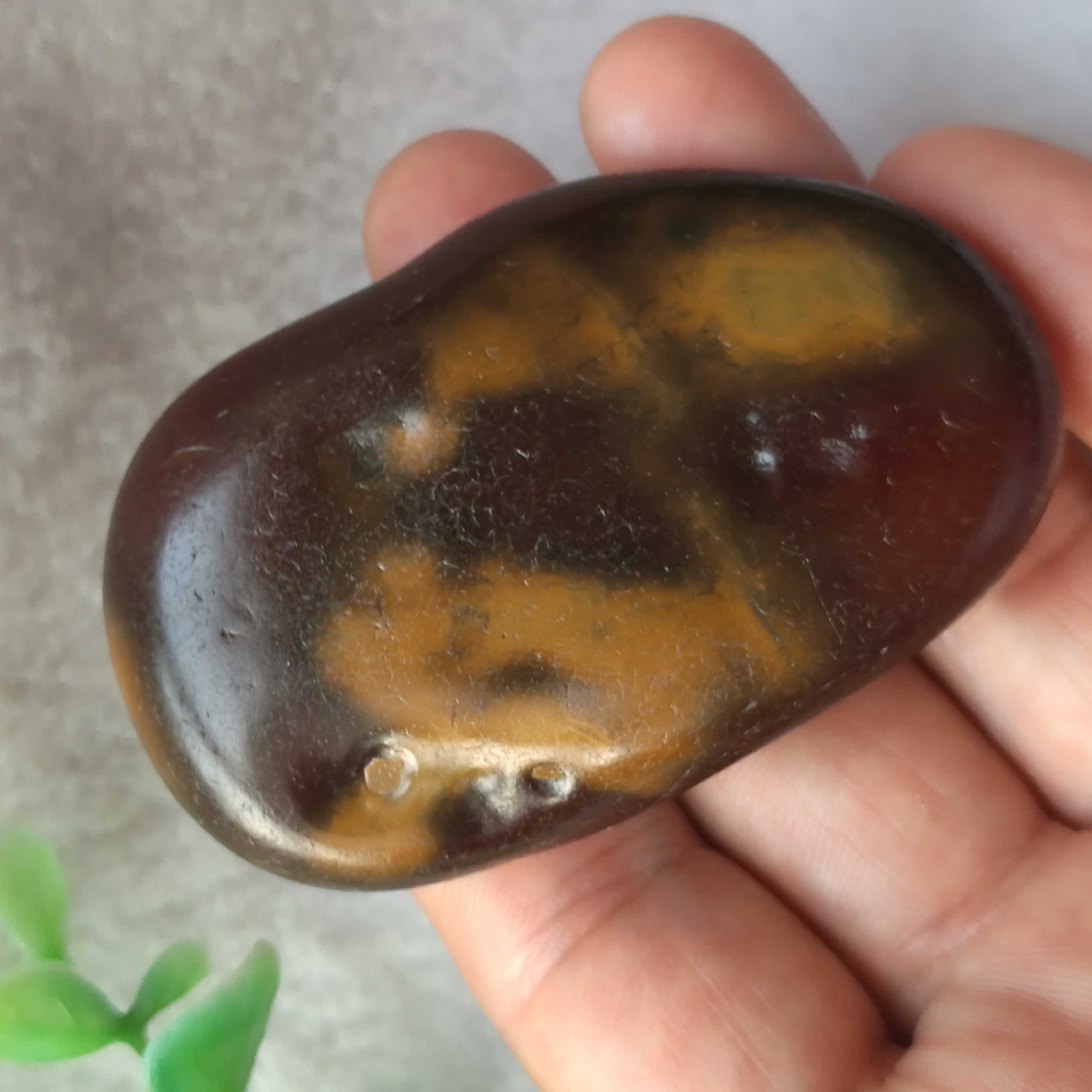 天然马岛玛瑙原石小摆件，黄花纹油皮玛瑙。纯天然原石把件 甩卖