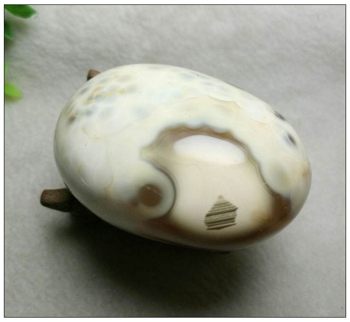 花纹栩栩如生人物玛瑙石优惠价