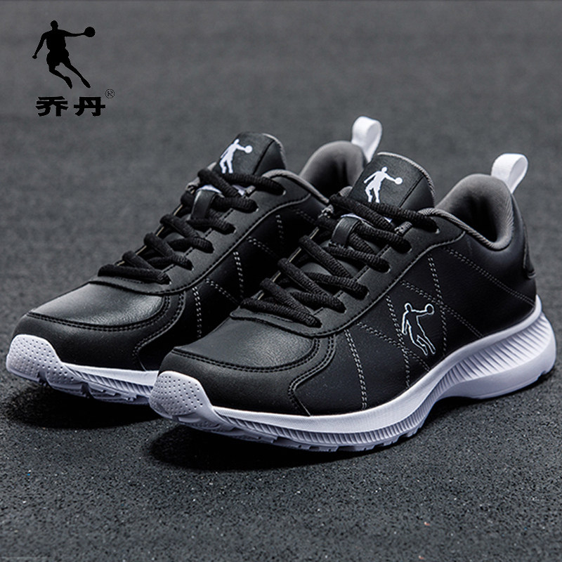 乔丹男士运动鞋真皮面防水夏季男鞋2022新款桥丹软底正品跑步鞋男