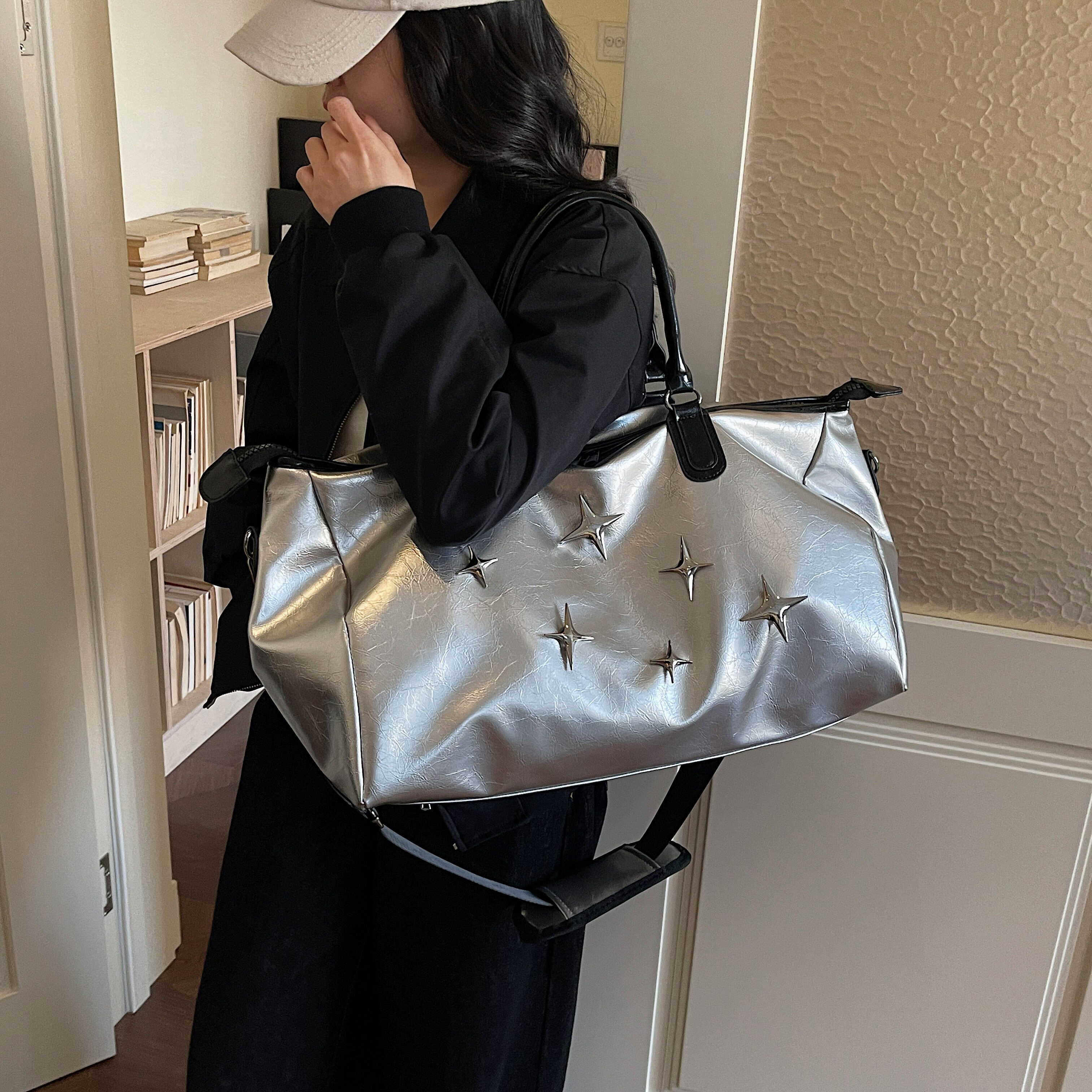 时尚包包女2026新款银色潮流大容量手提包短途出行单肩斜挎旅行包