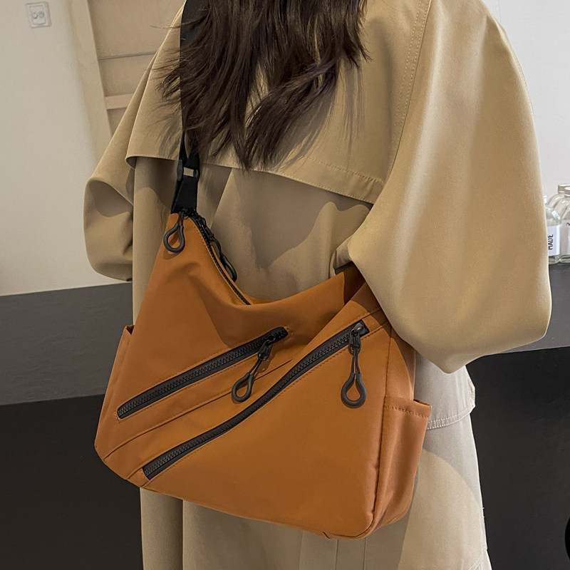 休闲潮流大容量多口袋斜挎包超火轻量化潮时尚百搭简约单肩包大包,箱包皮具/热销女包/男包,通用款女包,淘宝优惠券,粉丝福利购,淘宝优惠卷