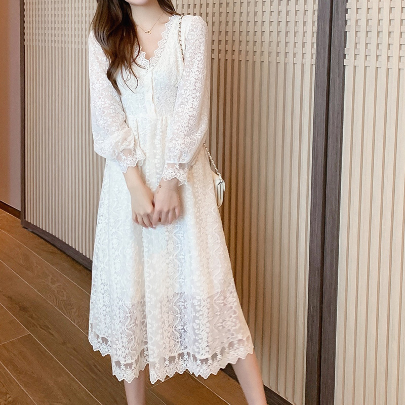 春秋女2021新款法式长袖白色蕾丝连衣裙公主长裙爆款