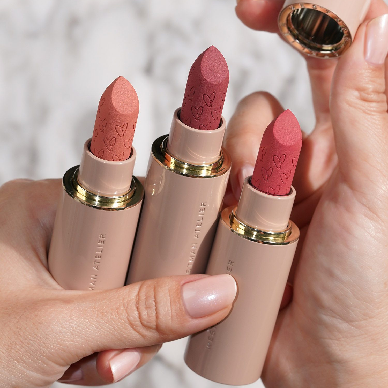 预 鲜亮纯净天鹅绒般哑致WESTMAN ATELIER哑光水润丝绒唇膏/口红