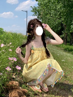 连衣裙女夏2026新款多巴胺风独特裙子森系甜美流苏拼接吊带小个子