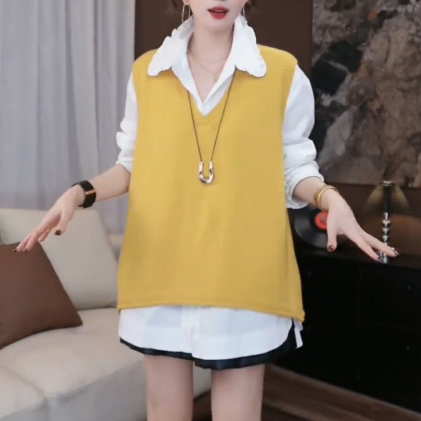 黄色V领无袖针织马甲女2025春秋休闲百搭大码胖MM叠穿中长款小衫