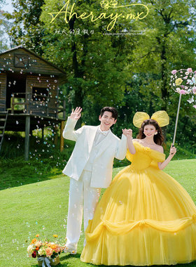 影楼新款婚纱礼服黄色一字肩公主裙摄影拍照主题外景油画复古写真