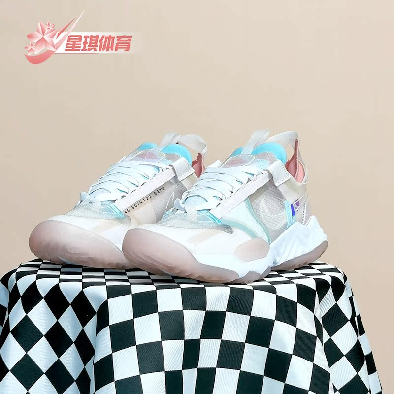 耐克正品女子运动篮球鞋