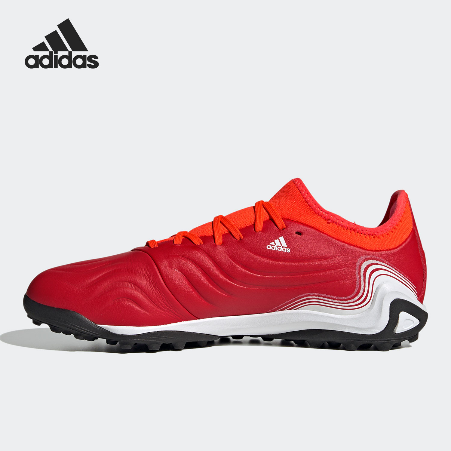 2021年夏季透气足球鞋