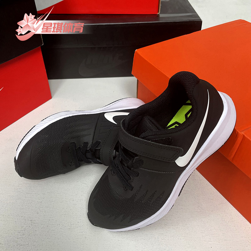 耐克幼童运动风跑步鞋