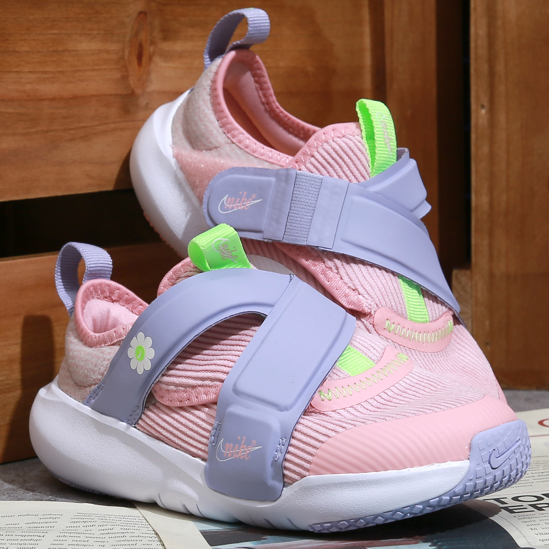 耐克婴童魔术贴运动鞋