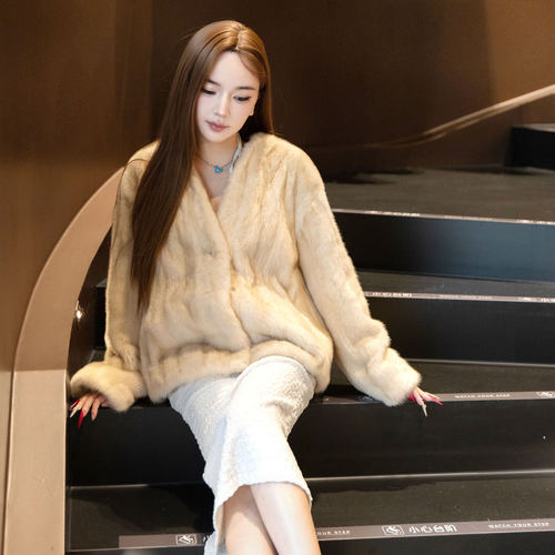 秋冬新款V领中长款女轻奢气质保暖皮草外套