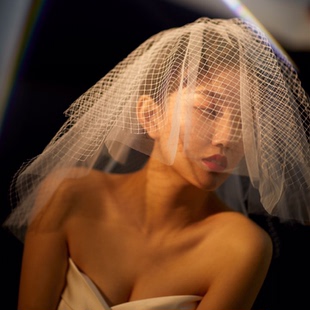 短款简约旅拍韩式双层硬头纱超仙婚礼公主拍照网红网格新娘小头纱