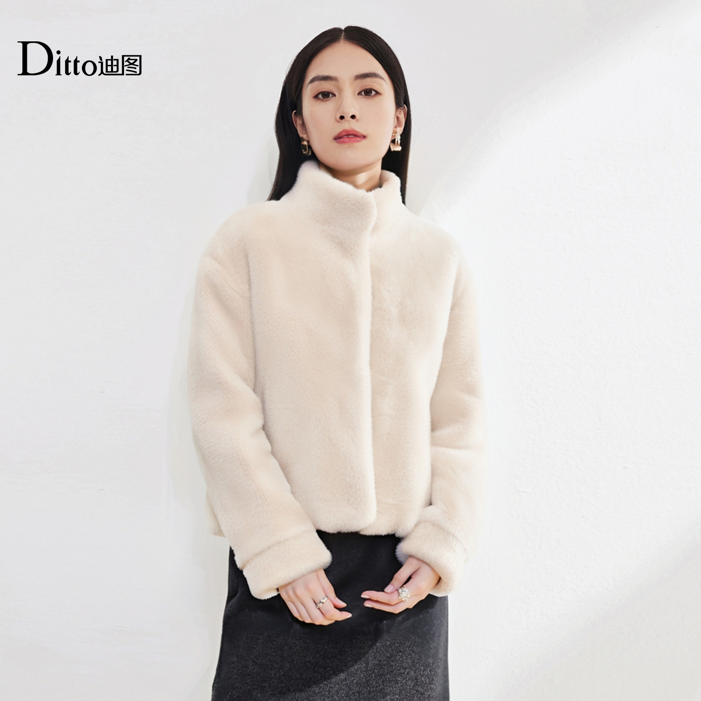 迪图2025冬季新款优雅皮毛一体