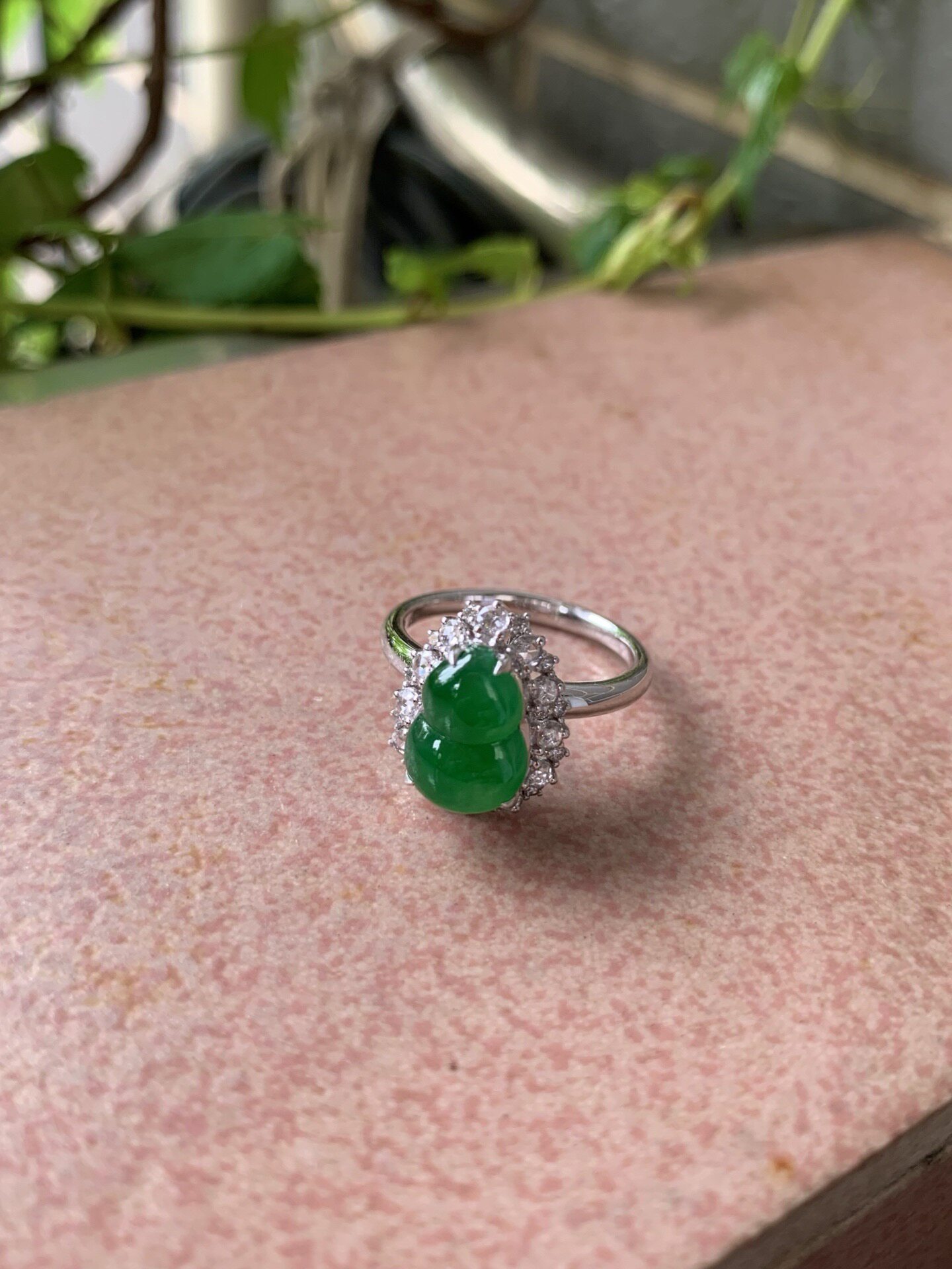 【小陈翡翠】缅甸天然翡翠A货冰辣绿翡翠18 K金伴钻戒指