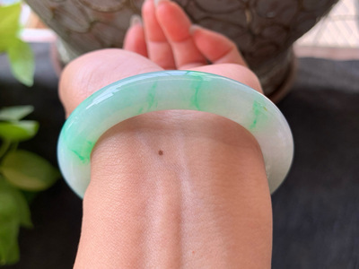 【小陈翡翠】缅甸天然翡翠a货年底收官倒计时飘绿花52-53圆条手镯