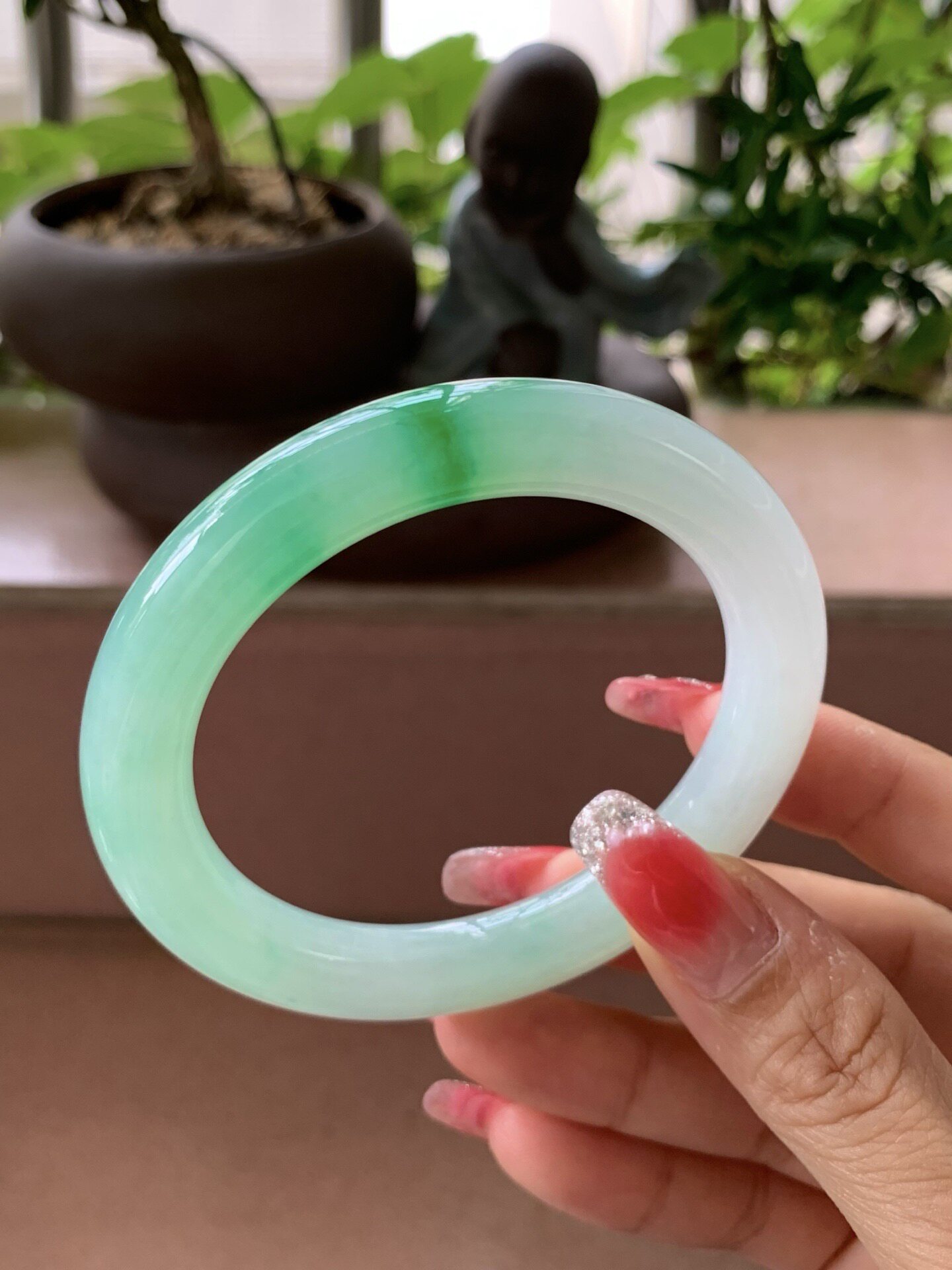 【小陈翡翠】缅甸天然翡翠A货白底飘一抹翠阳绿阳春白雪54-55圆条