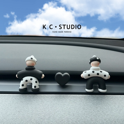 2024年创意波点小人车载香薰特斯拉model3/y汽车香水出风口装饰