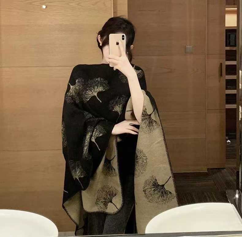 银杏叶披肩秋冬季保暖围巾暗黑开叉斗篷旅游民族风W外搭加厚披风