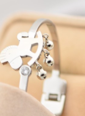 木马手镯铃铛可天天洗澡带不掉色防过敏银色手镯时尚