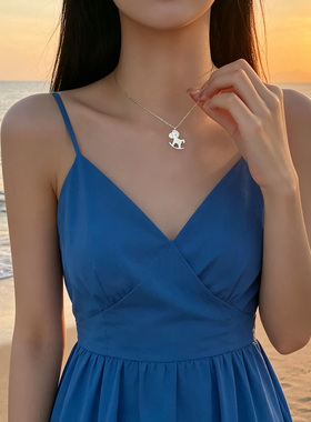  钛钢材质木马吊坠项链女不掉色防过敏日常百搭高级感简约锁骨链