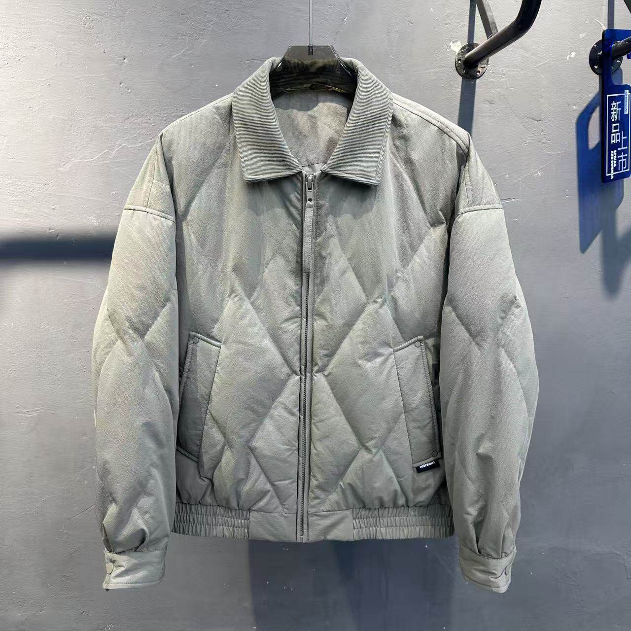 2025冬季新款短款男士休闲翻领轻薄羽绒服潮流保暖外套白鸭绒1001