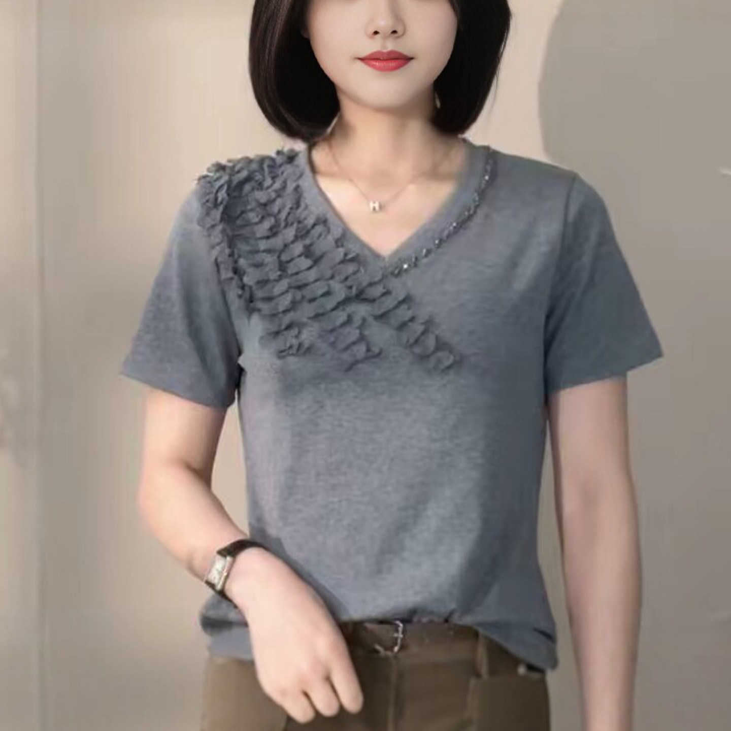 妈妈装V领木耳边钉珠减龄短袖T恤