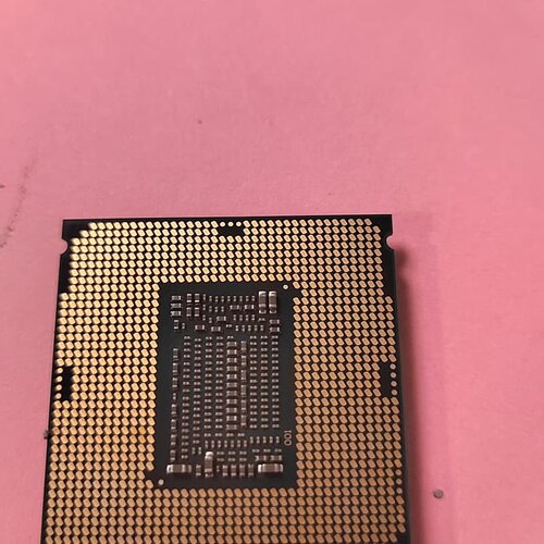 i5 8400 CPU一个，刚下来的，实物拍摄，成色如图--议价商品